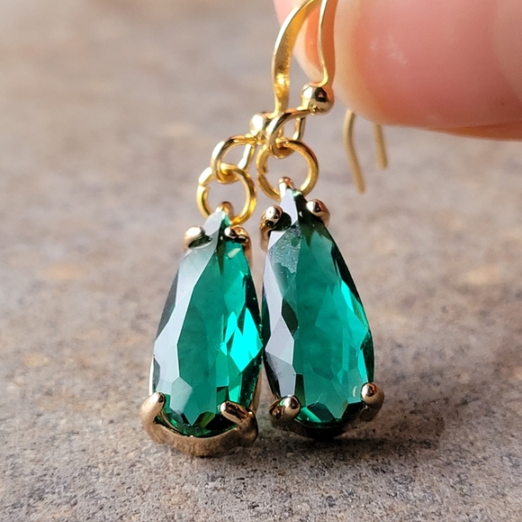 18k Gold Emerald Earrings - Picture 4 of 6